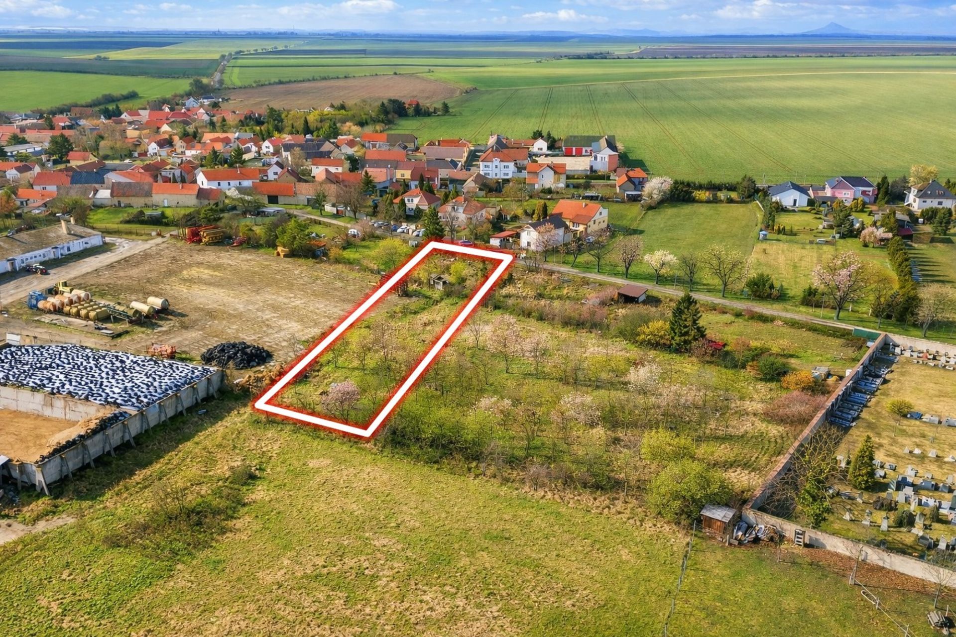 Prodej stavebního pozemku 1.914 m² v Račiněvsi